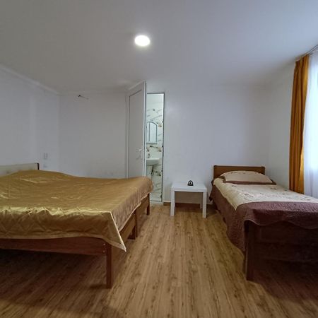 Guesthouse Mery Kobuleti Bagian luar foto