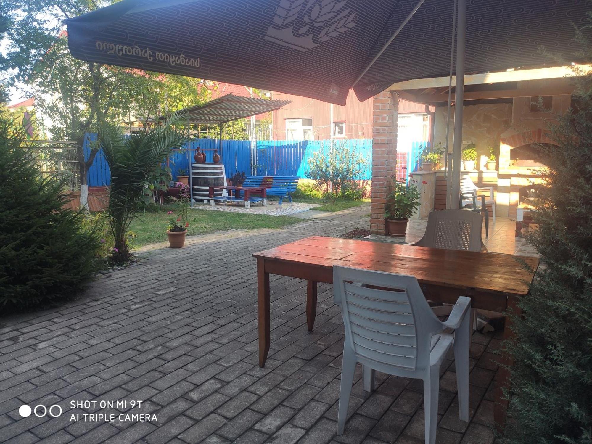 Guesthouse Mery Kobuleti Bagian luar foto