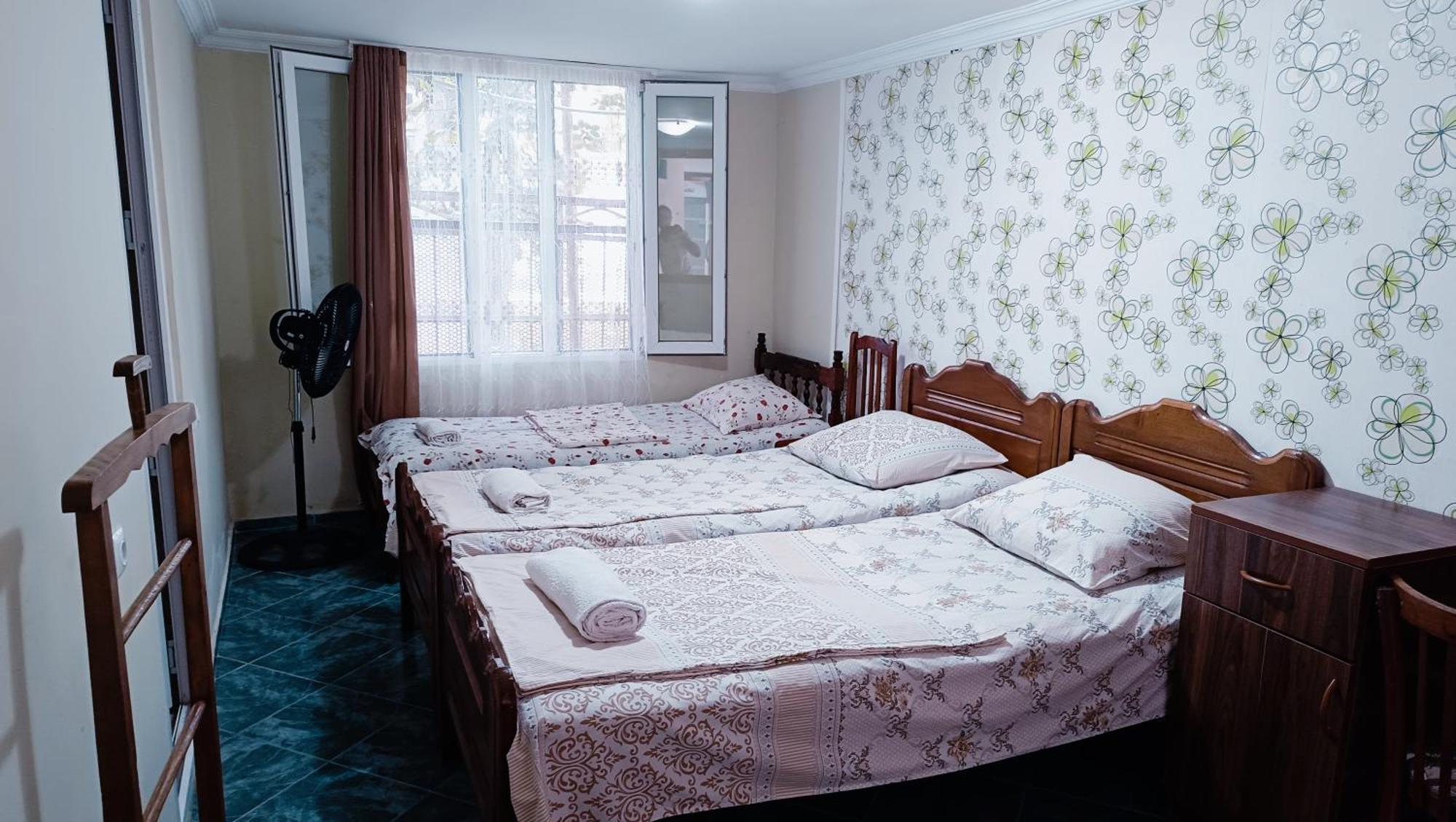 Guesthouse Mery Kobuleti Bagian luar foto